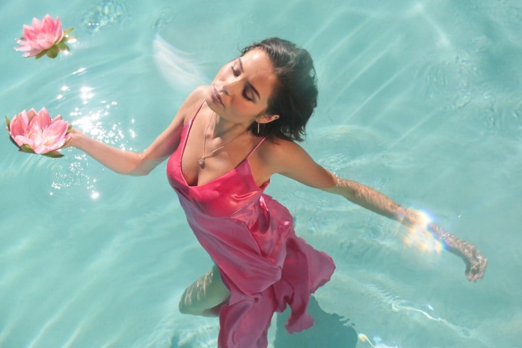 Nina Nesbitt Photo 2