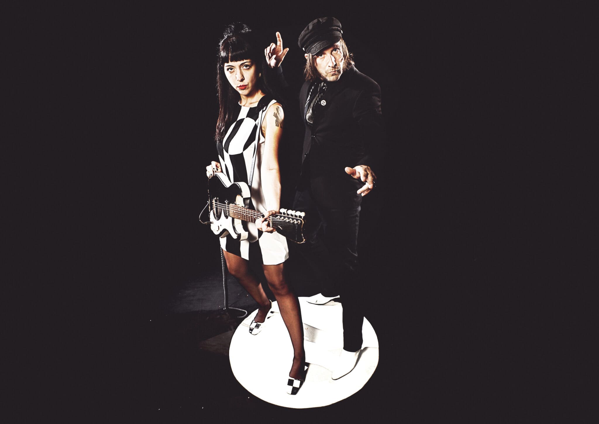 The Courettes, 8/15 at KFN: “Expect a sweaty celebration of true passion  for rock'n'roll!” - Philthy Mag, image size:2048x1448