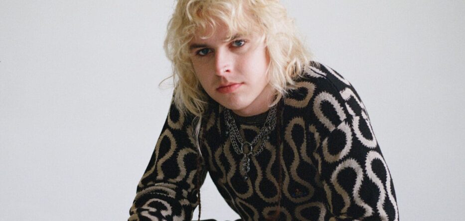 Mothè Talks Pop Music, Befriending Indigo De Souza, and Clown Stuff (10 ...