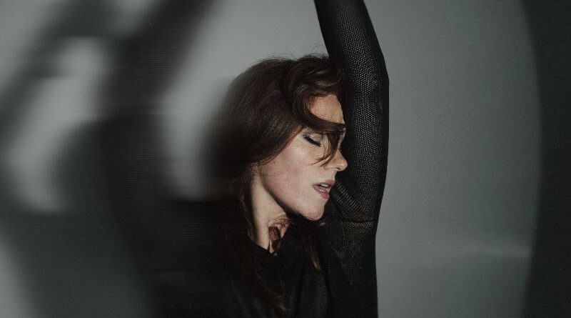 Suzanne Sheer Brings Her Most Intimate Vibe to Kung Fu Necktie (6/17 w/ KELS) Suzanne Sheer Brings Her Most Intimate Vibe to Kung Fu Necktie (6/17 w/ KELS)